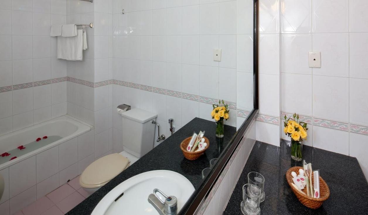 Lucky Central Hotel & Travel Hanoi Exterior foto